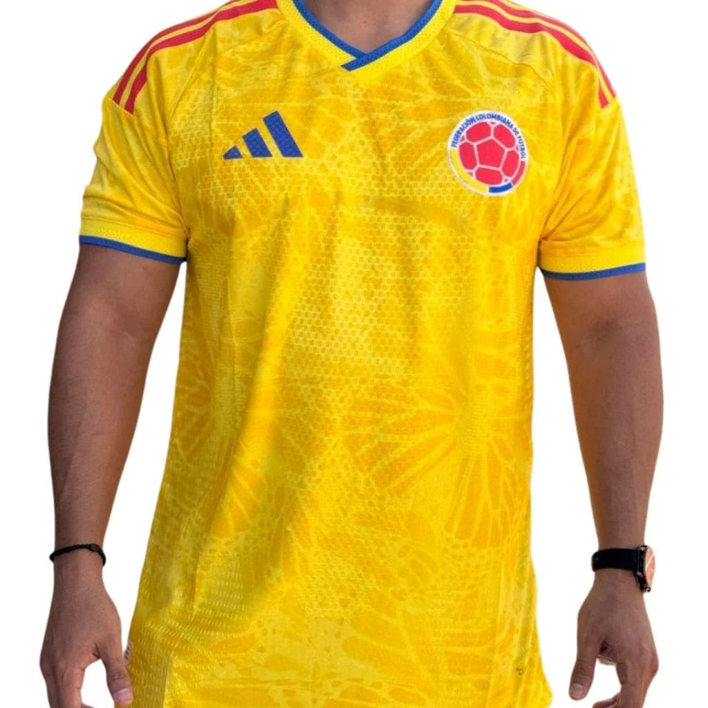 Colombia Magique Edition 2026 – Bordada Encauchetada + caja -  La Armadura del Realismo Fantástico